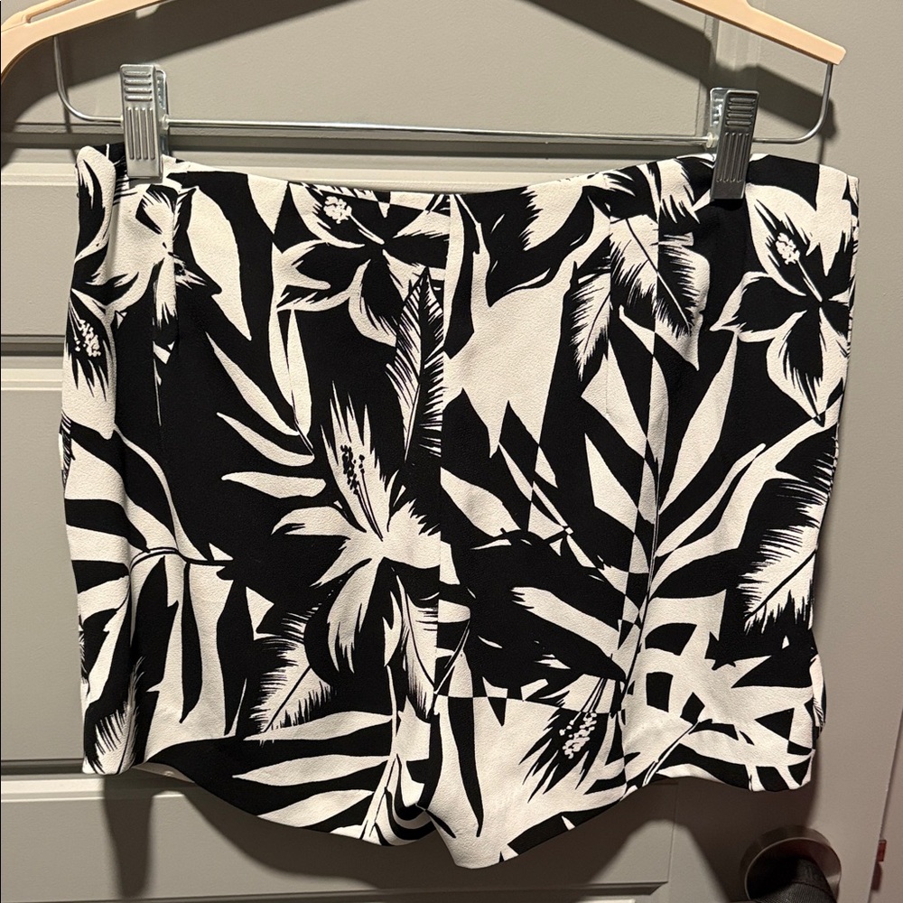 Express Monochrome Leaf Print Shorts